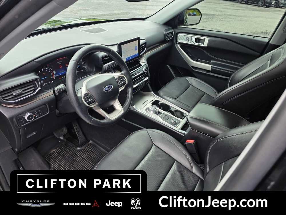 Used 2021 Ford Explorer Limited w/ Equipment Group 301A AWD/4WD image 11