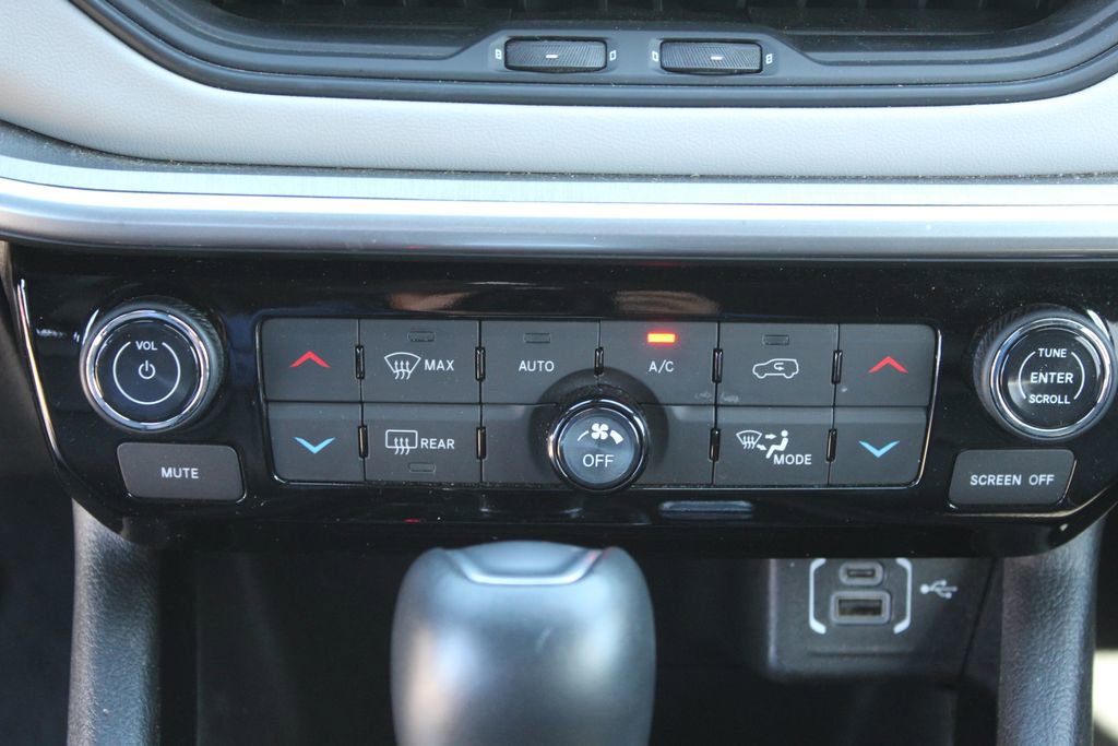 Used 2025 Jeep Compass Limited AWD/4WD image 22