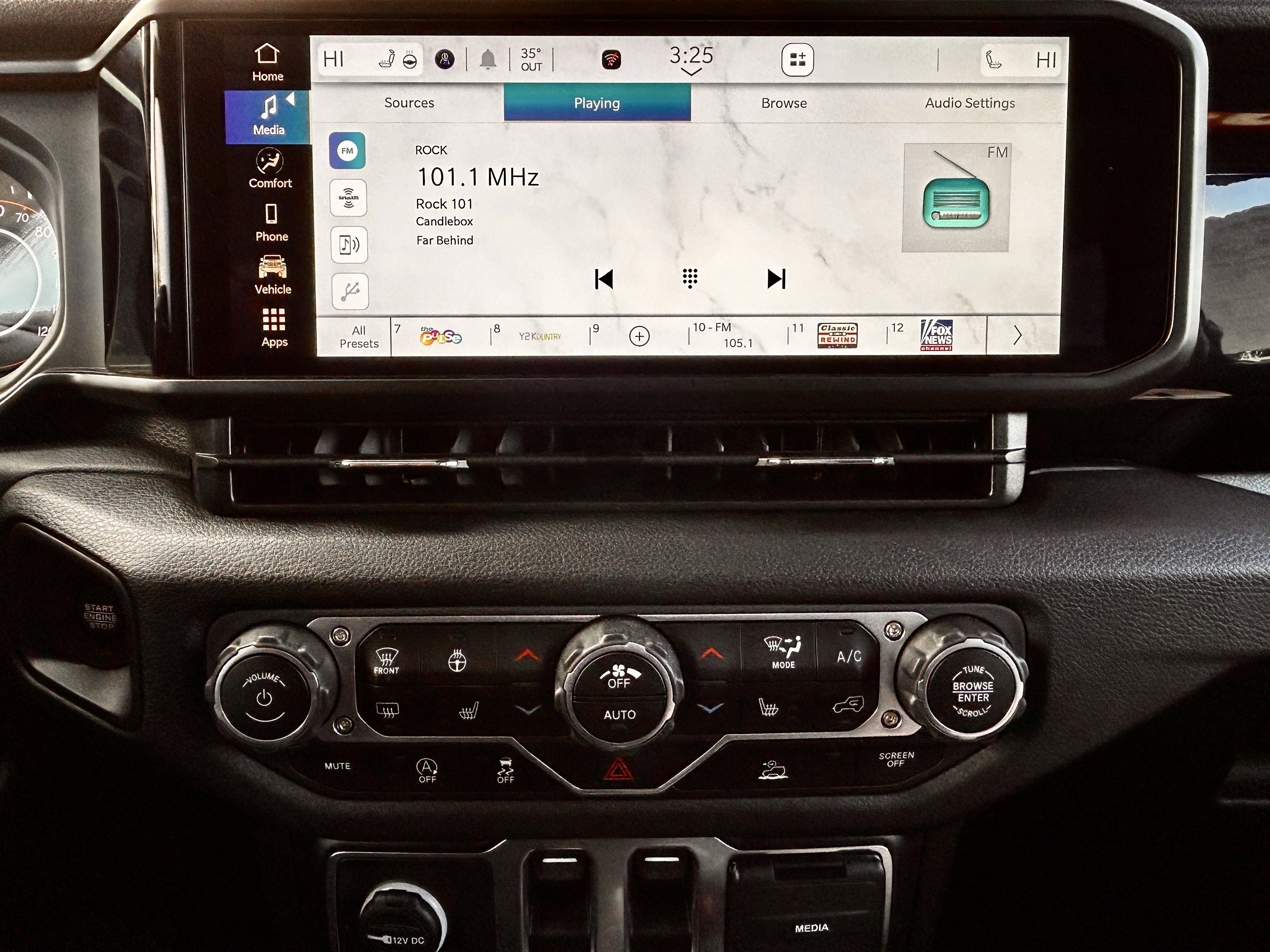 Certified 2025 Jeep Wrangler Sport AWD/4WD image 18