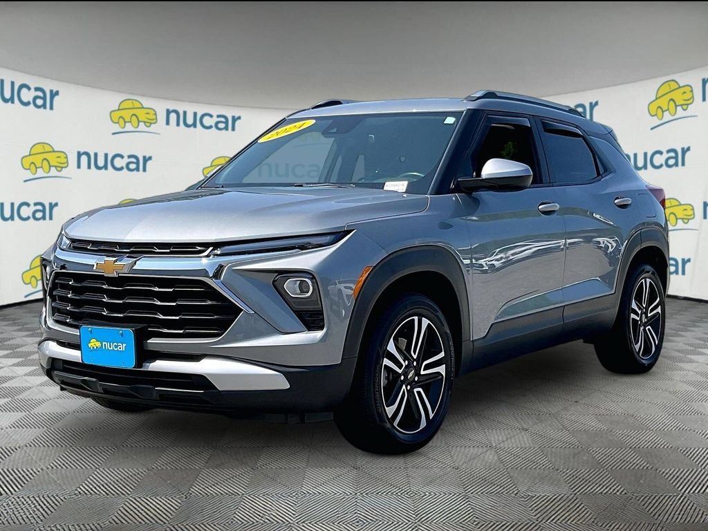 Used 2024 Chevrolet TrailBlazer LT w/ LT Cold Weather Package AWD/4WD image 3