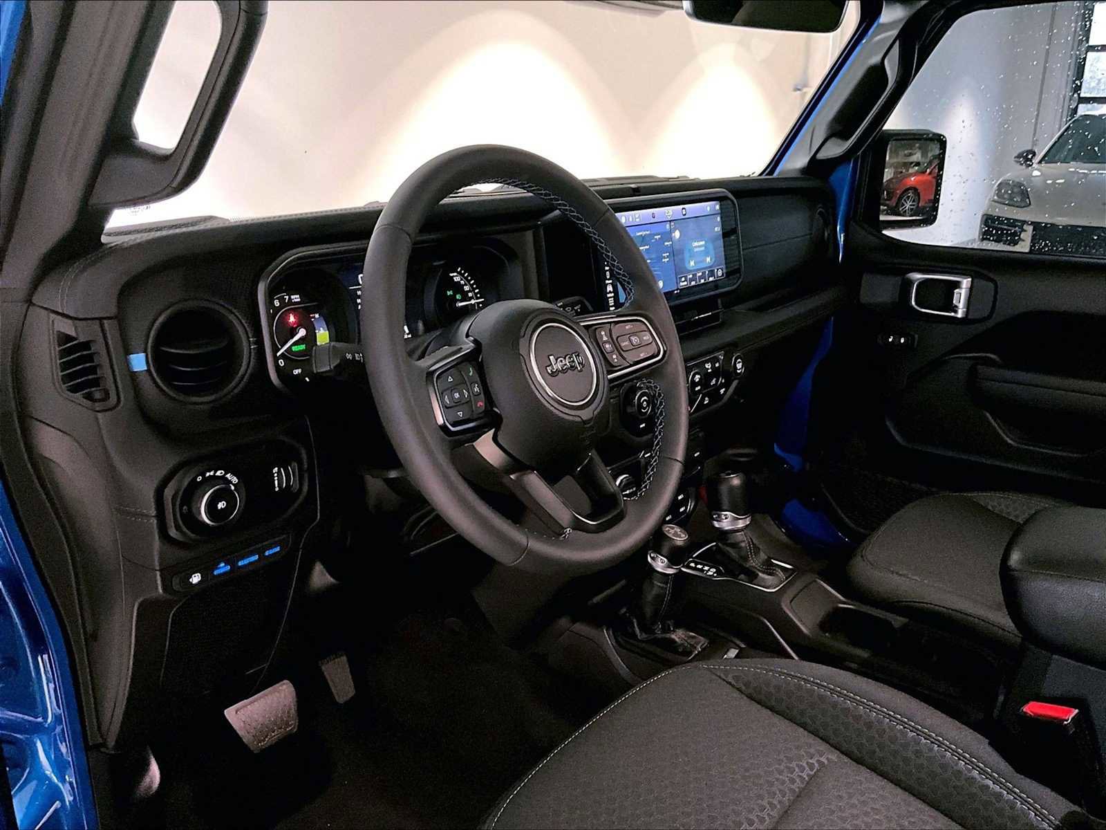 Used 2024 Jeep Wrangler Rubicon w/ Technology Group image 7