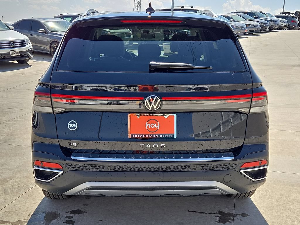 Certified 2025 Volkswagen Taos SE FWD image 10