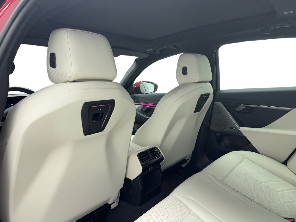 Used 2025 BMW i5 eDrive40i w/ M Sport Package RWD image 36