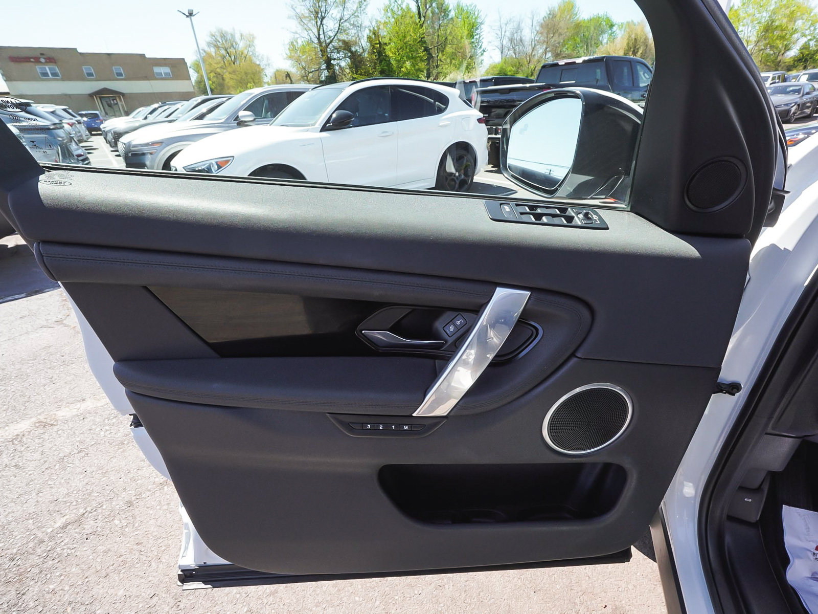 Used 2020 Land Rover Discovery Sport SE AWD/4WD image 7