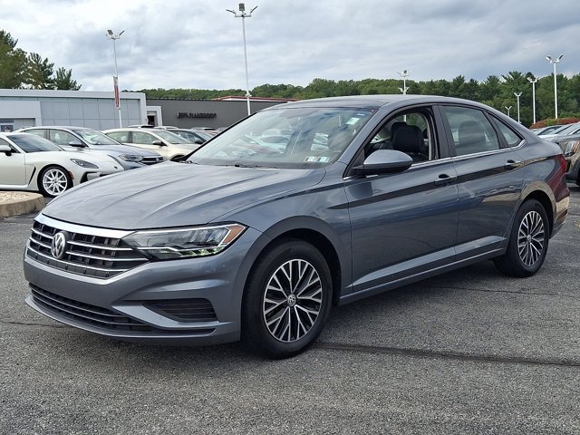Used 2019 Volkswagen Jetta SE w/ Cold Weather Package FWD image 3