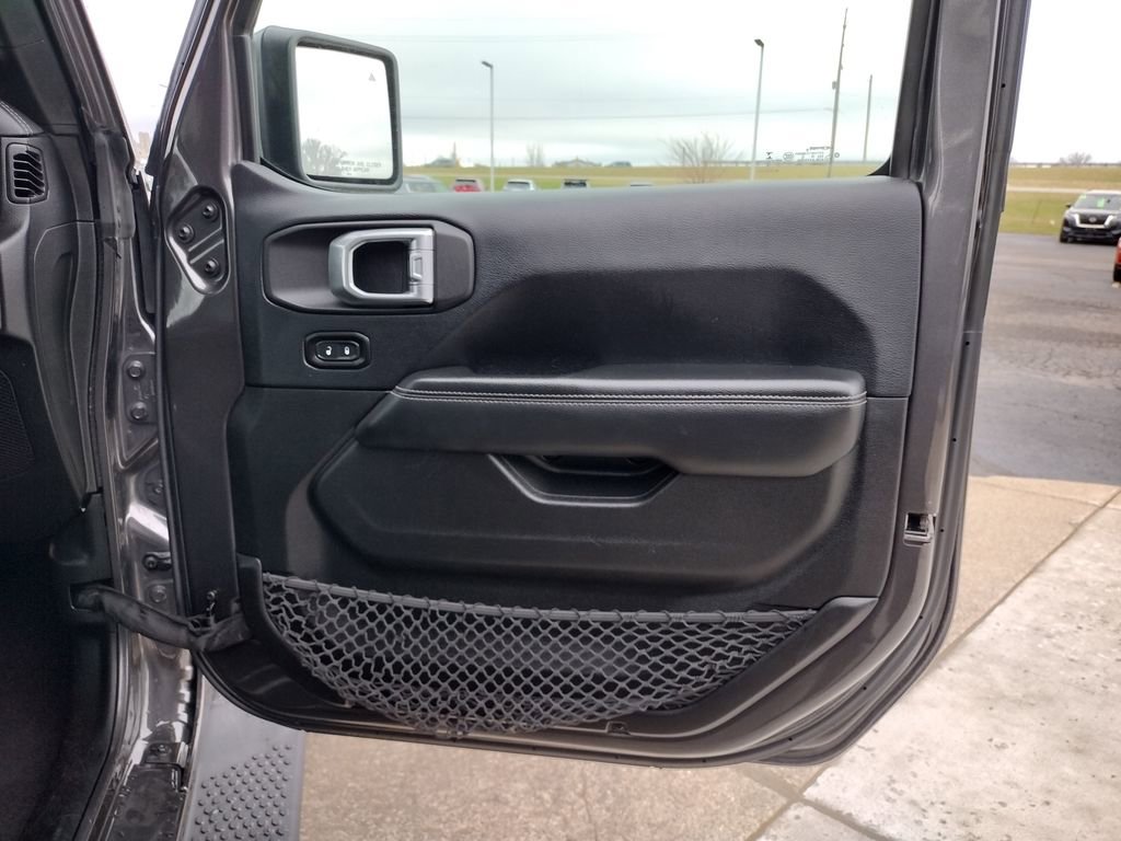 Used 2018 Jeep Wrangler Unlimited Sahara image 32