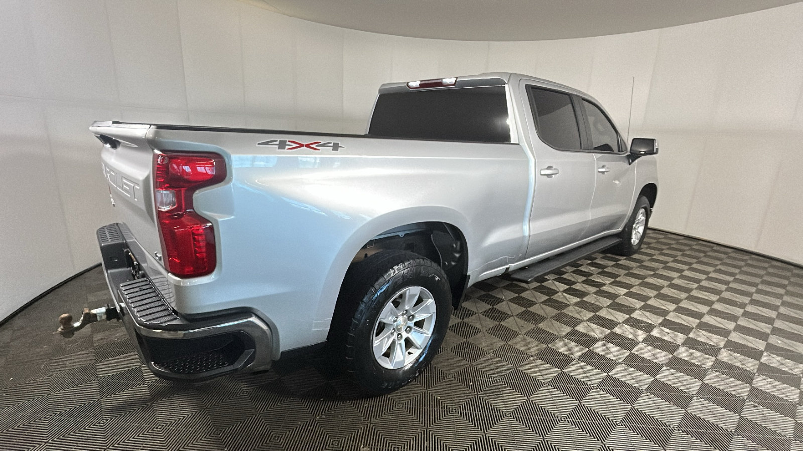 Used 2022 Chevrolet Silverado 1500 LT w/ Work Truck Package AWD/4WD image 3