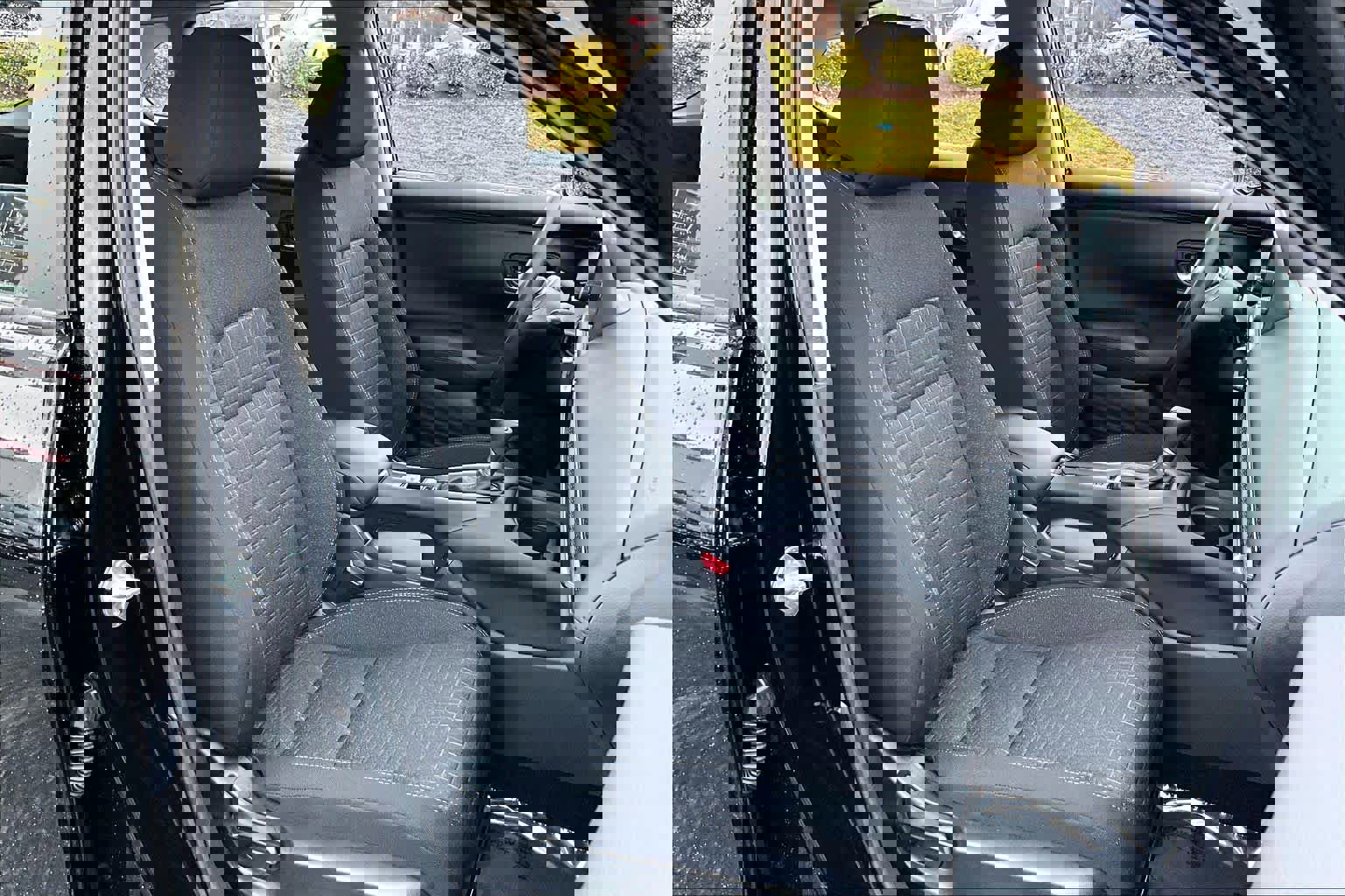 Used 2025 Honda HR-V LX image 8