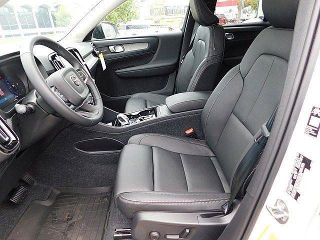 New 2026 Volvo XC40 B5 Ultra w/ Climate Package AWD/4WD image 14