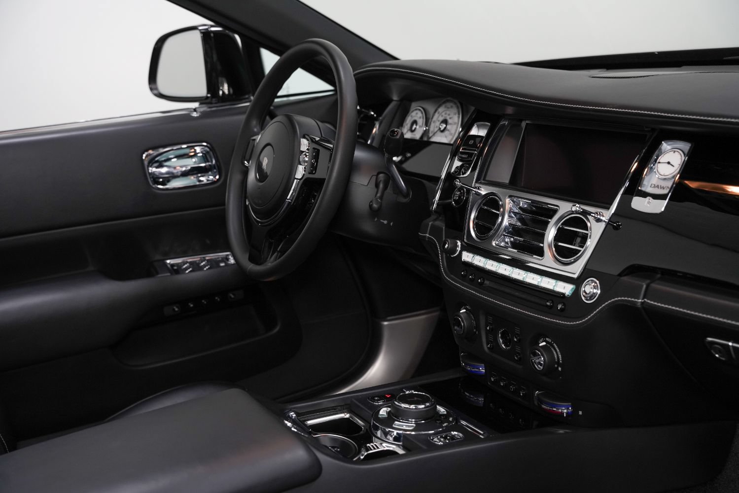 Used 2019 Rolls-Royce Dawn RWD image 32