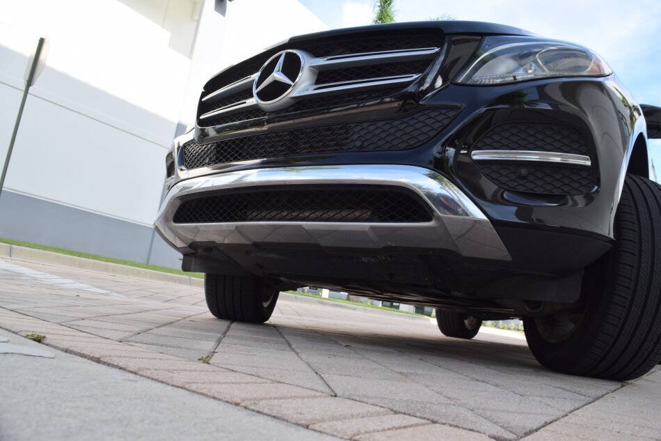 Used 2016 Mercedes-Benz GLE 300d 4MATIC w/ Premium Package image 12