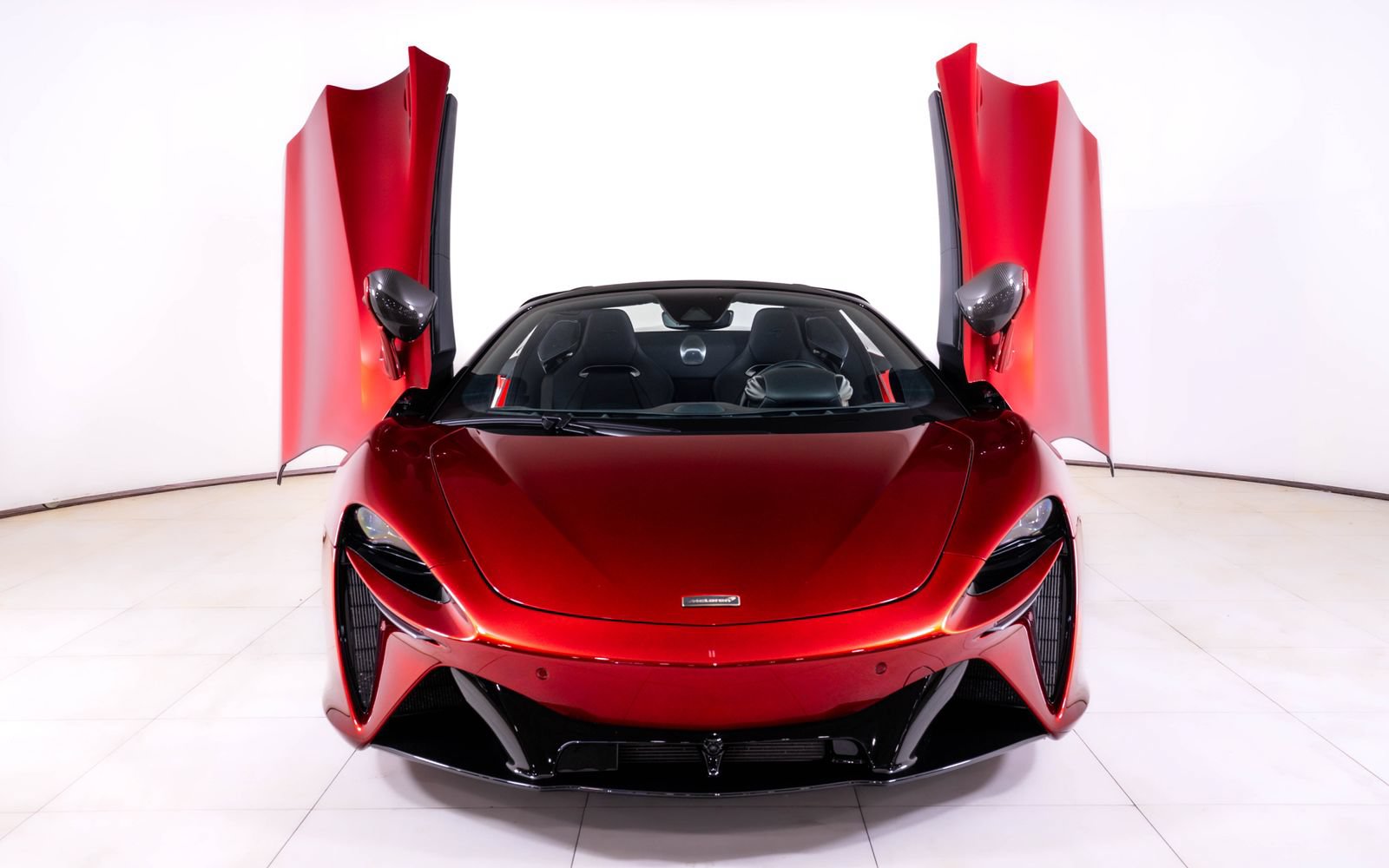 Used 2025 McLaren Artura Spider RWD image 11