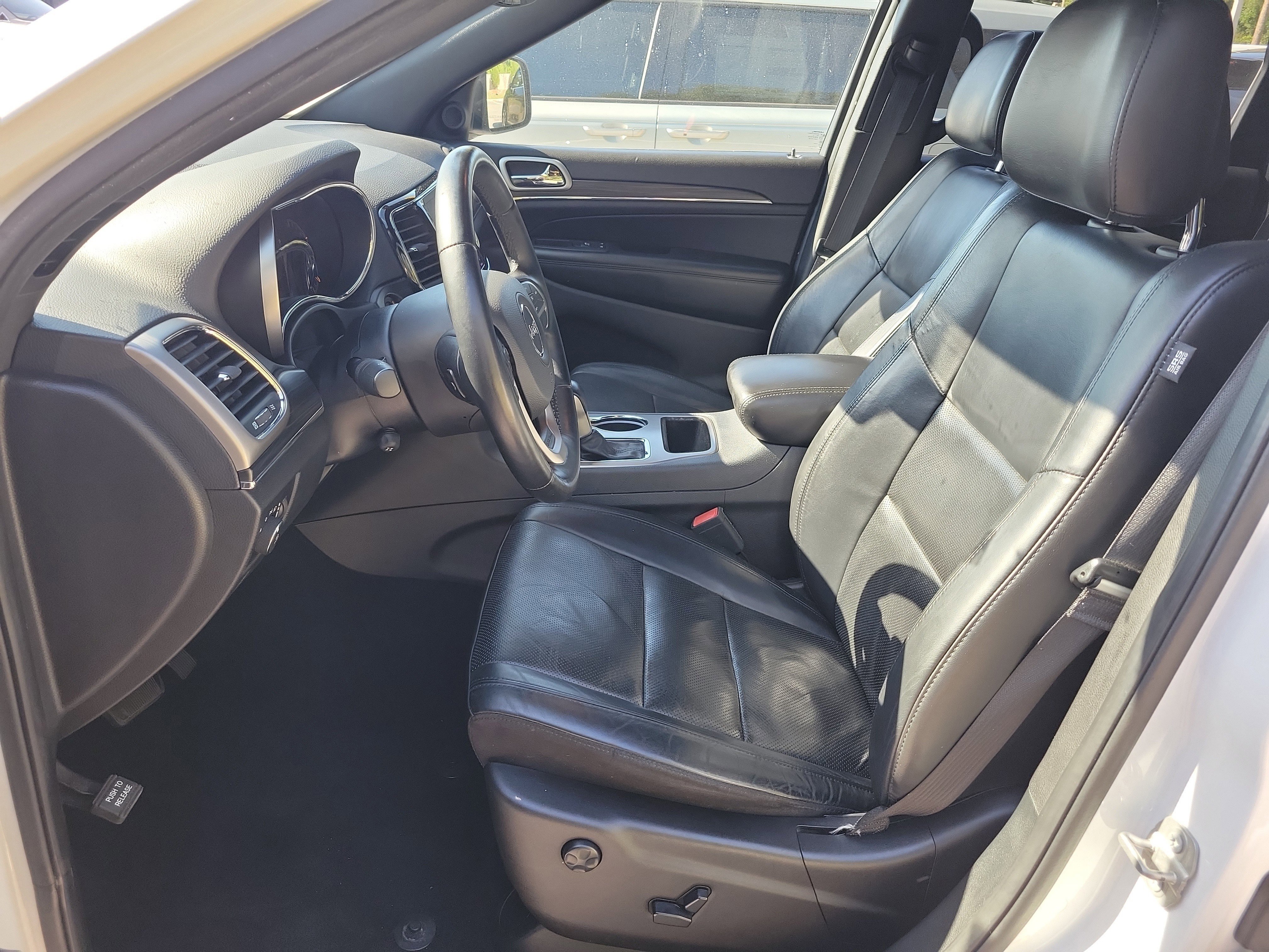 Used 2020 Jeep Grand Cherokee Limited w/ Luxury Group II image 23