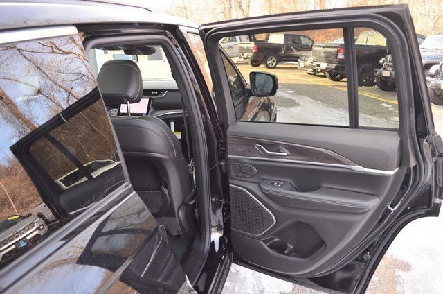 New 2025 Jeep Grand Cherokee Limited image 34