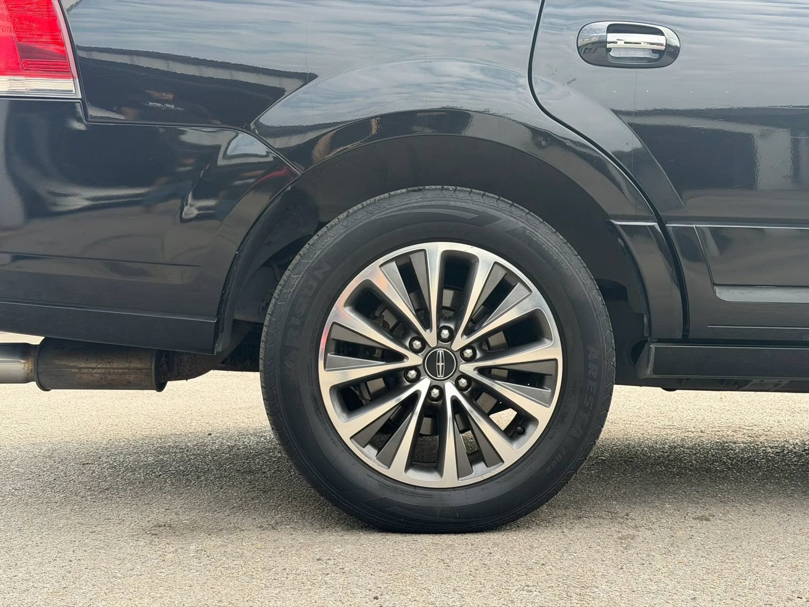 Used 2015 Lincoln Navigator 4WD image 34