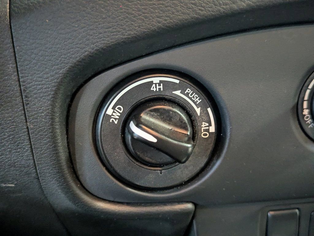 Used 2024 Nissan Frontier SV w/ Technology Package image 19