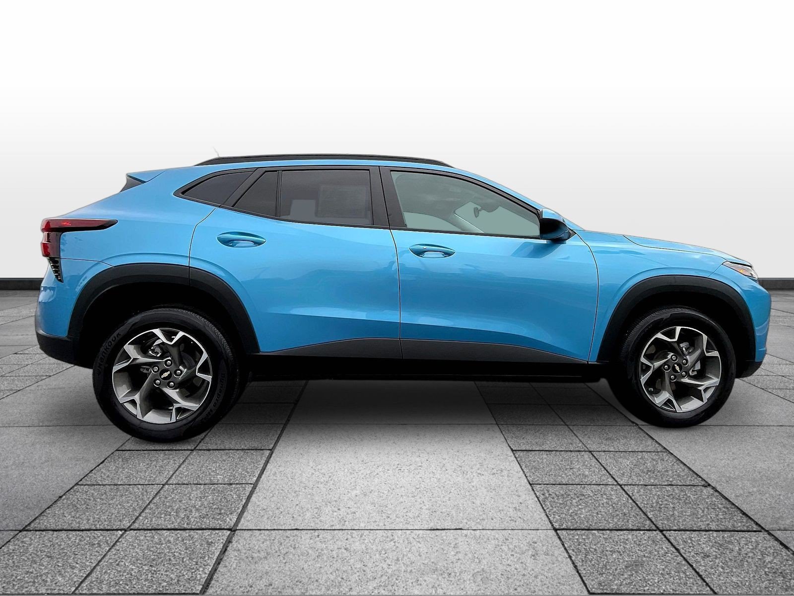 Used 2025 Chevrolet Trax LT w/ Driver Confidence Package FWD image 4