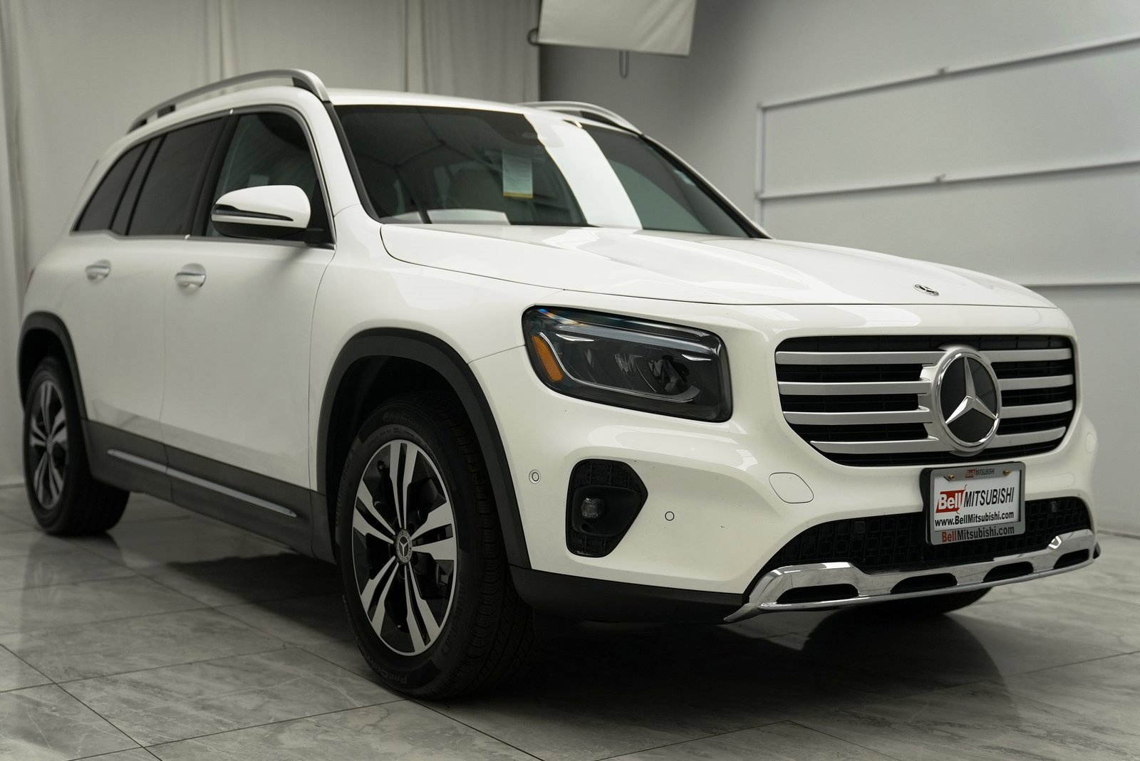 Used 2025 Mercedes-Benz GLB 250 4MATIC image 2