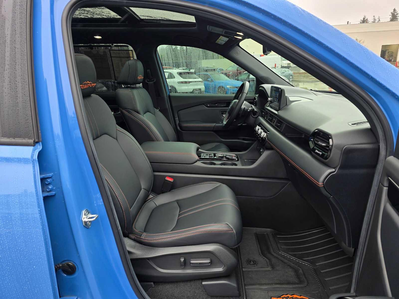 Used 2025 Honda Pilot TrailSport image 11