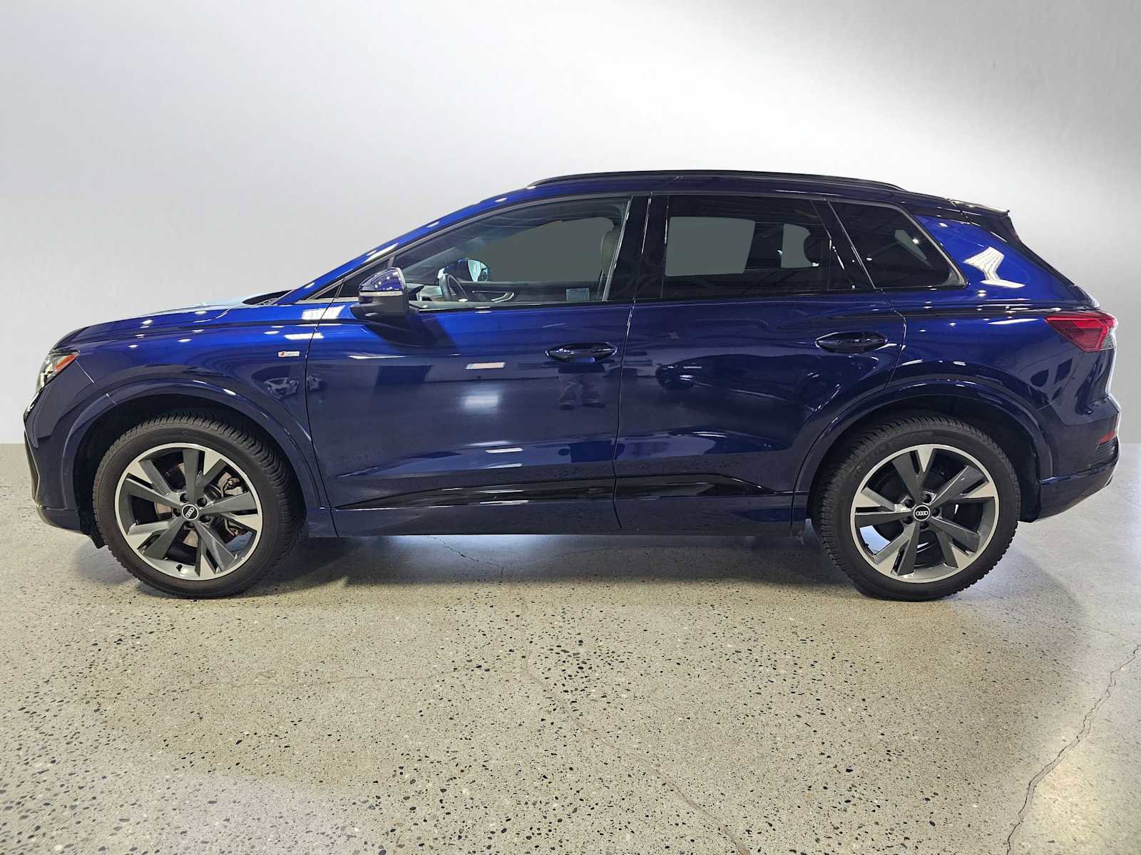 Used 2023 Audi Q4 e-tron Premium Plus w/ Premium Plus image 4
