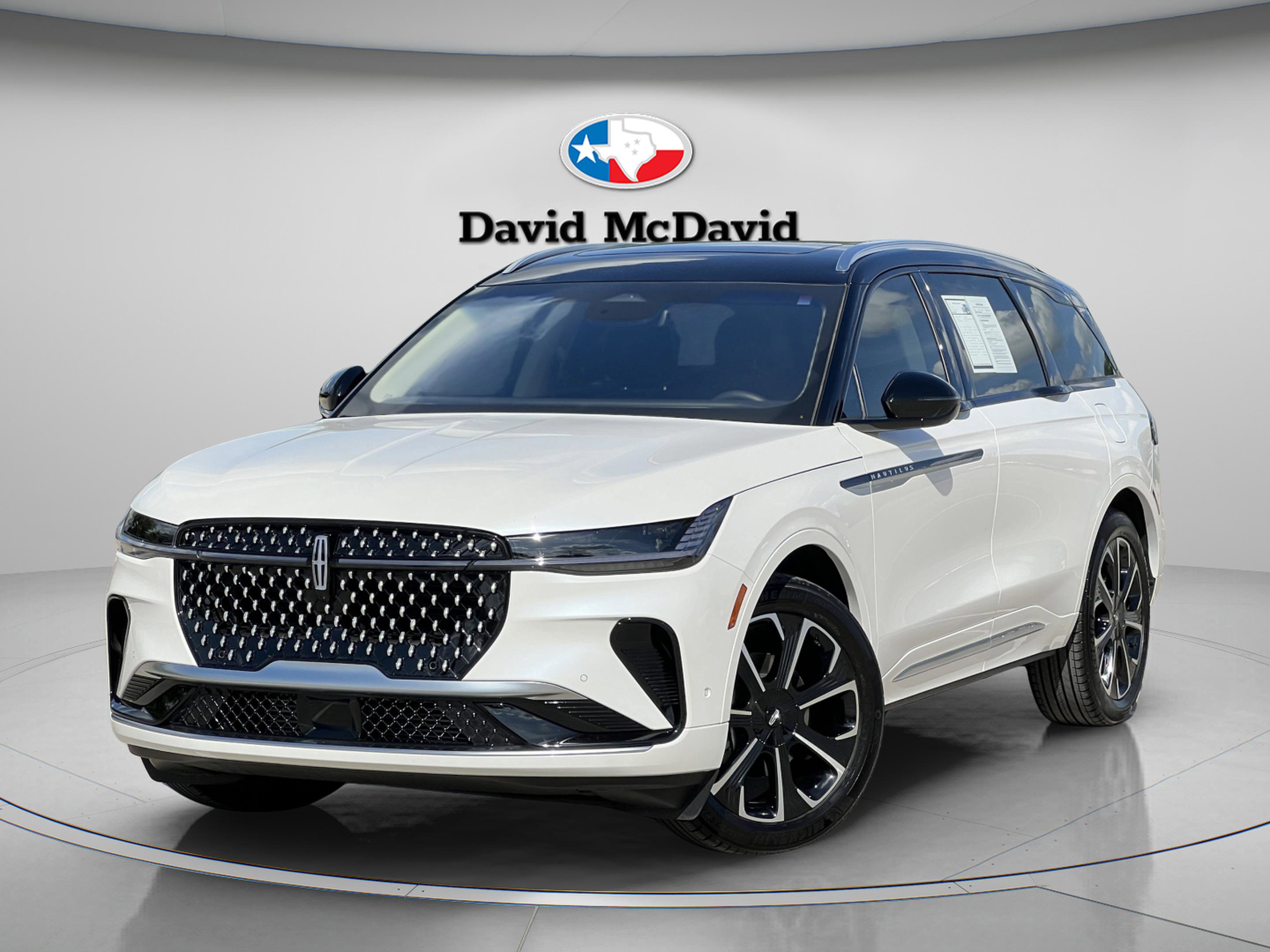 Used 2024 Lincoln Nautilus Reserve w/ Equipment Group 202A image 2