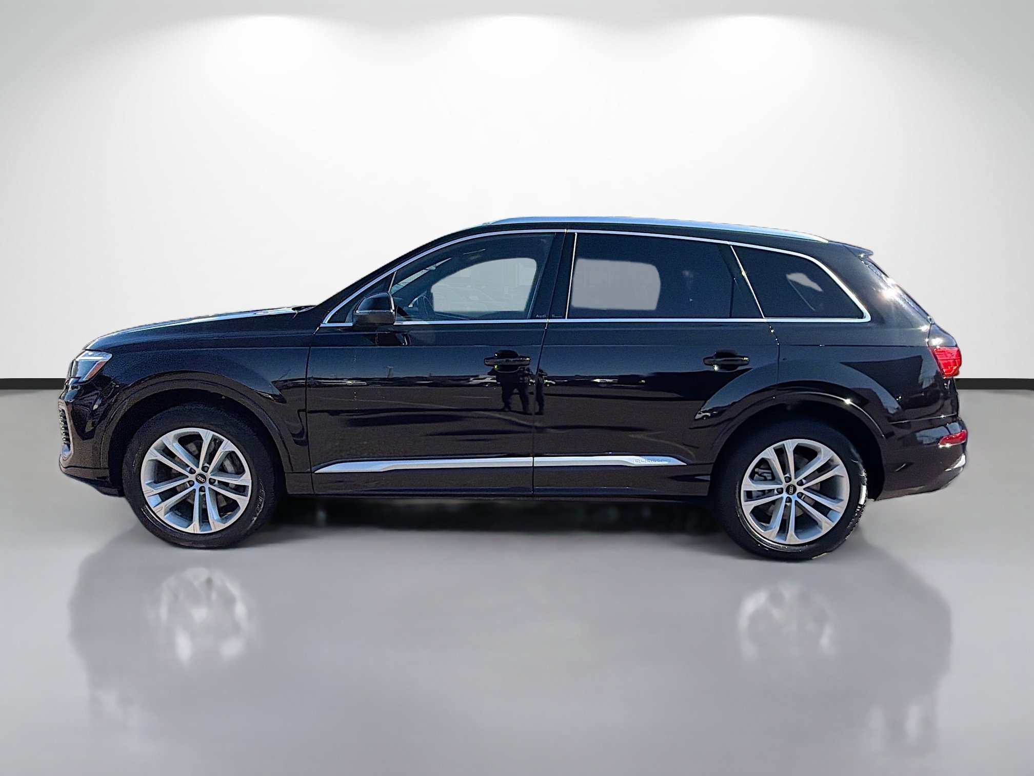 Certified 2025 Audi Q7 3.0T Premium Plus image 6
