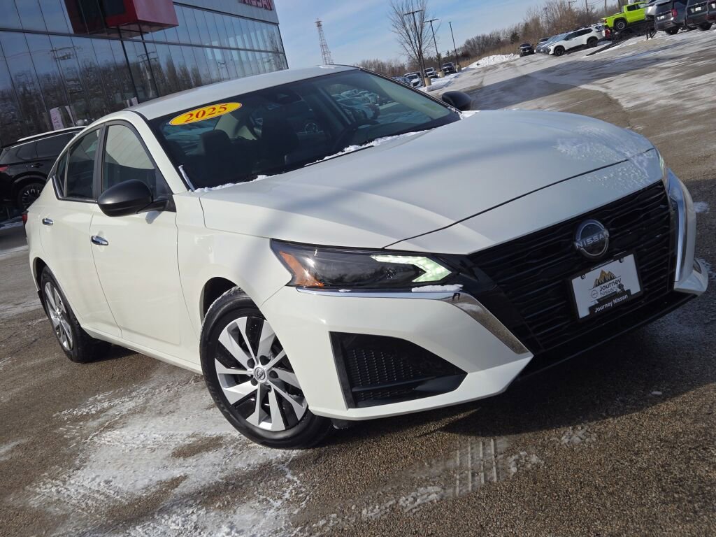 Used 2025 Nissan Altima 2.5 S image 4