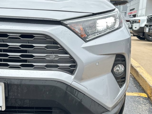 Used 2019 Toyota RAV4 Limited w/ Advanced Technology Package AWD/4WD image 3