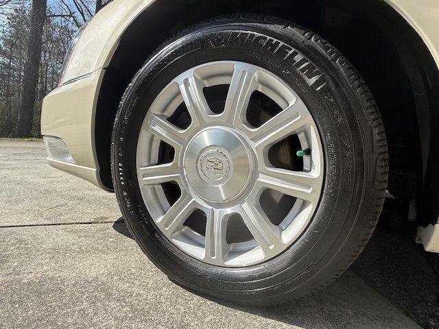 Used 2011 Cadillac DTS FWD image 25