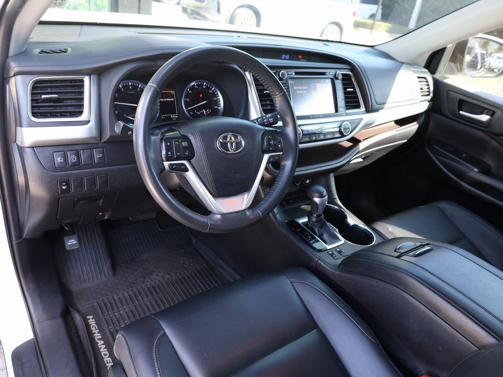 Used 2019 Toyota Highlander XLE image 13