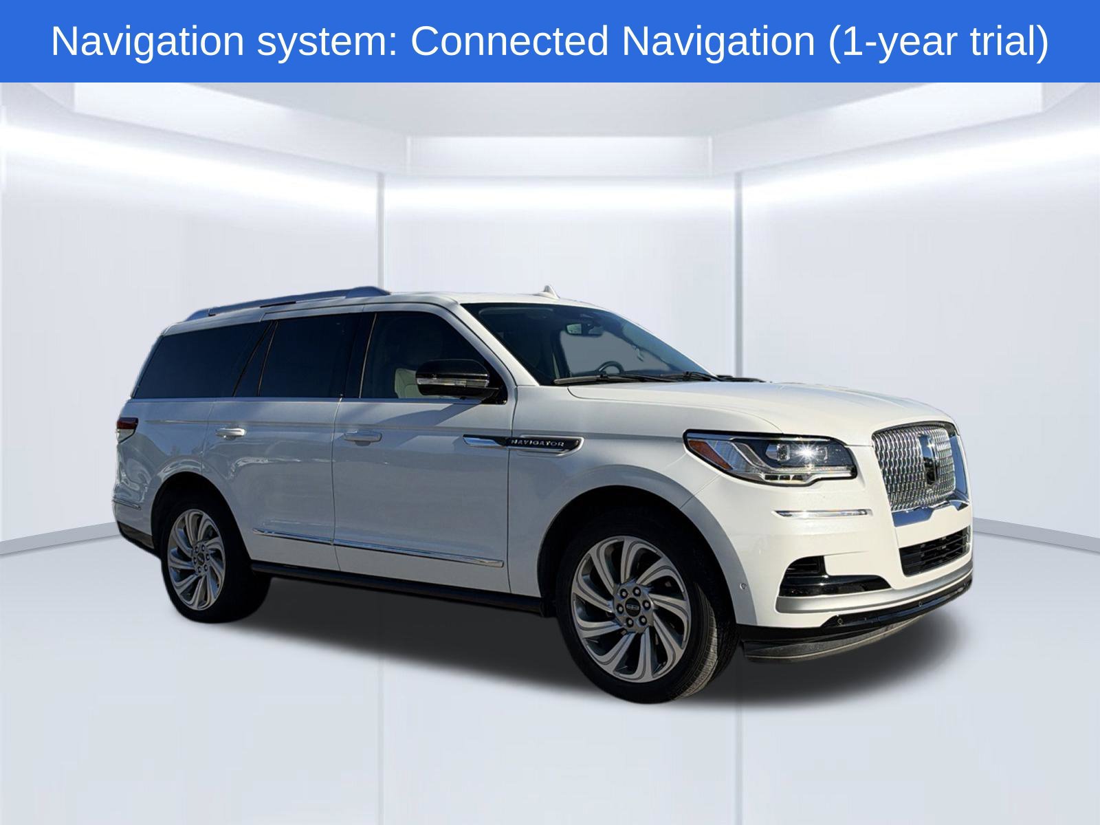 Used 2024 Lincoln Navigator Premiere AWD/4WD image 3