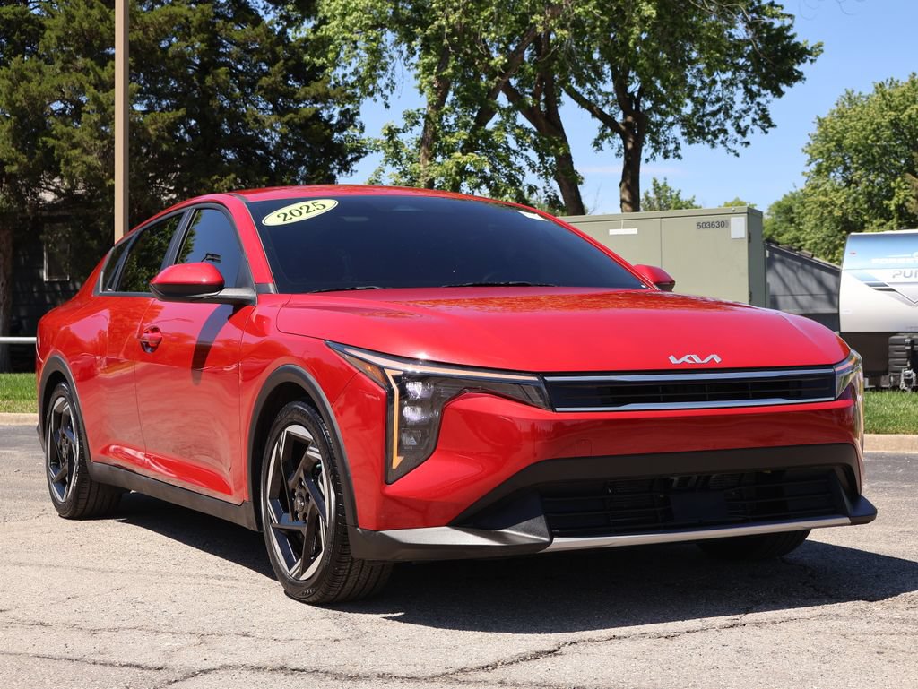 Used 2025 Kia K4 EX FWD image 1
