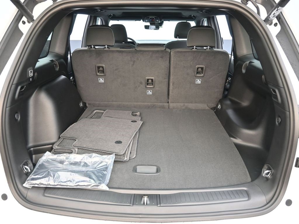 New 2025 Jeep Grand Cherokee Laredo X w/ Luxury Tech Group I image 16