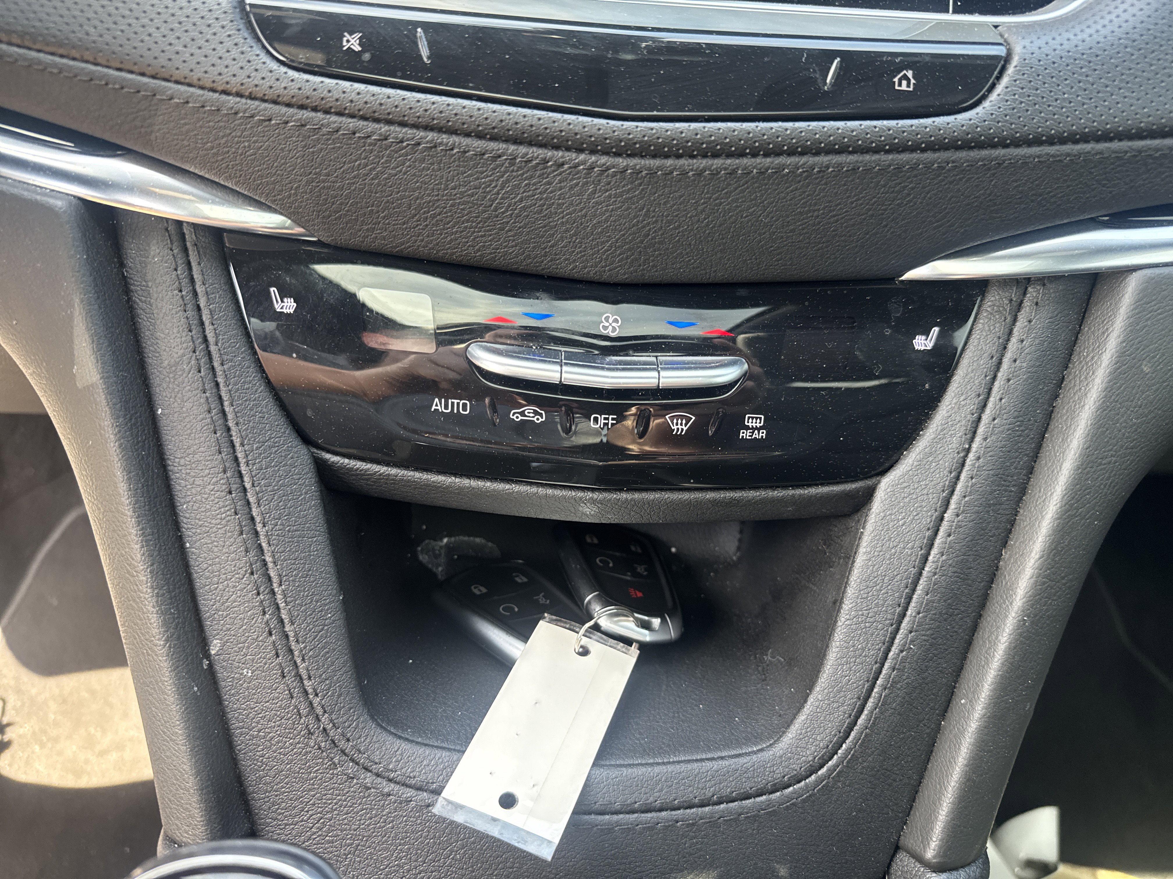 Used 2024 Cadillac XT6 Luxury w/ LPO, Floor Liner Package AWD/4WD image 26