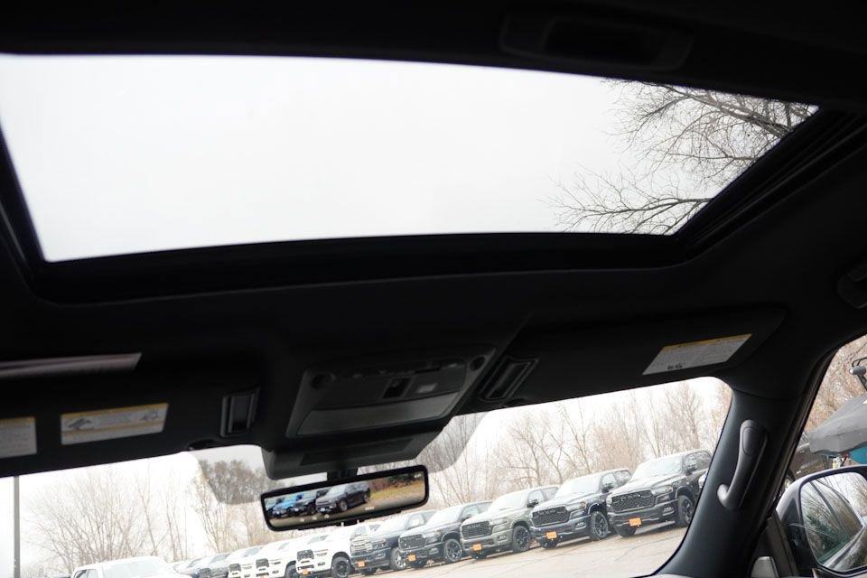 Used 2023 INFINITI QX80 Sensory w/ All-Season Package image 22