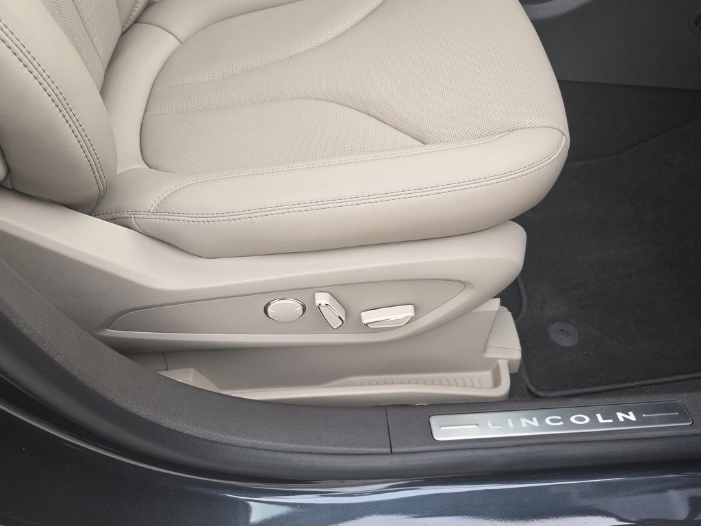 Certified 2023 Lincoln Nautilus Reserve image 24