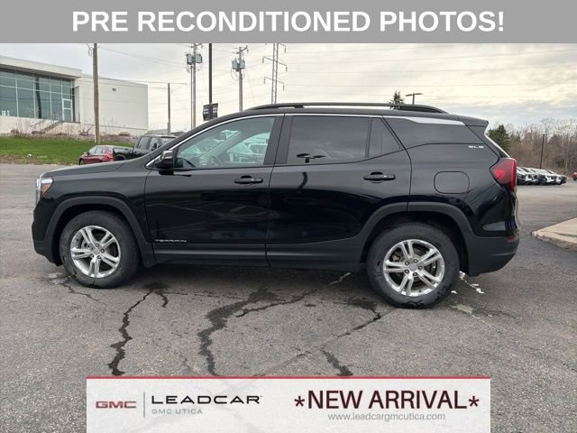 Used 2022 GMC Terrain SLE w/ Driver Convenience Package AWD/4WD image 2