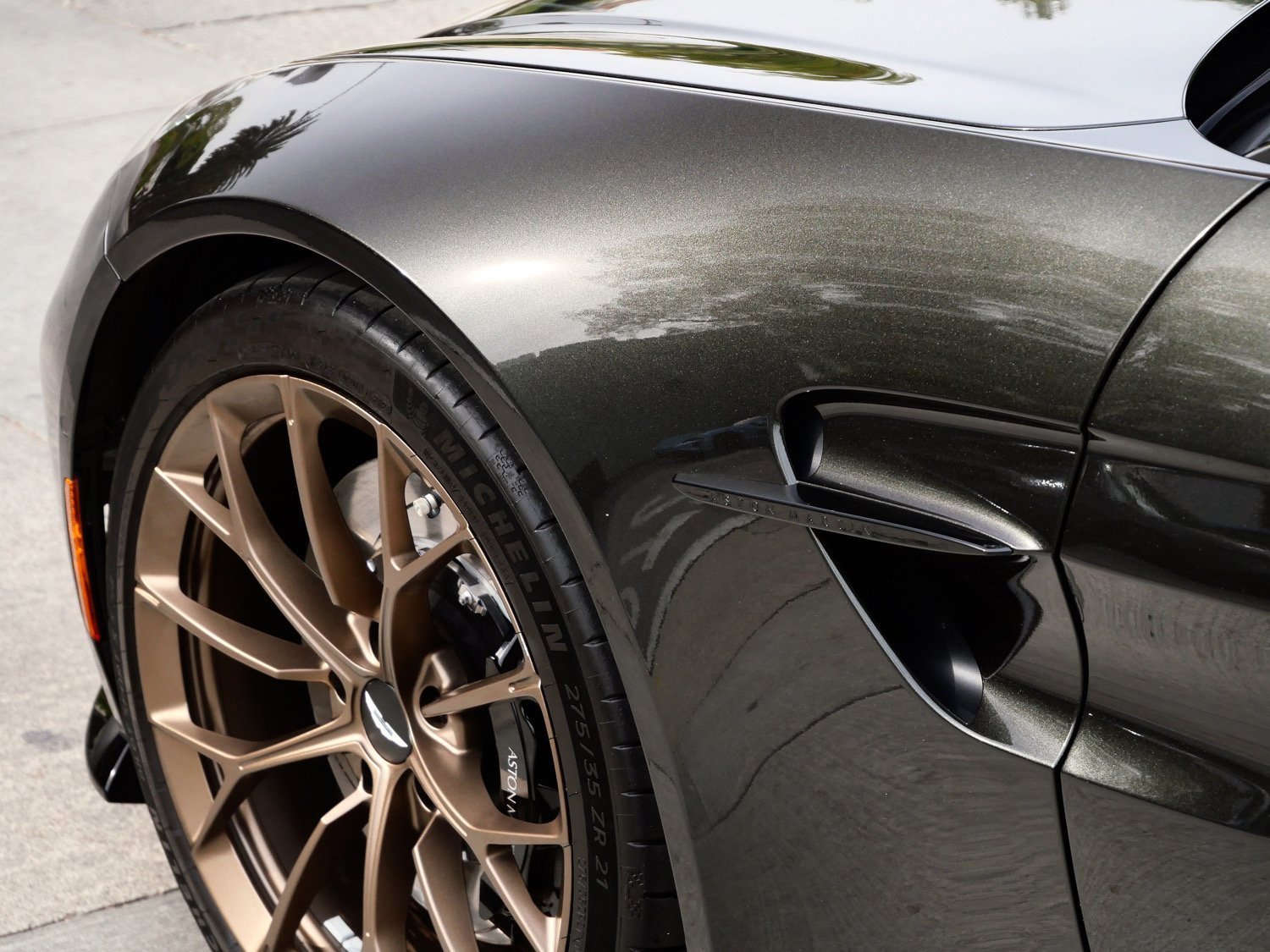 Used 2025 Aston Martin V8 Vantage Coupe image 9