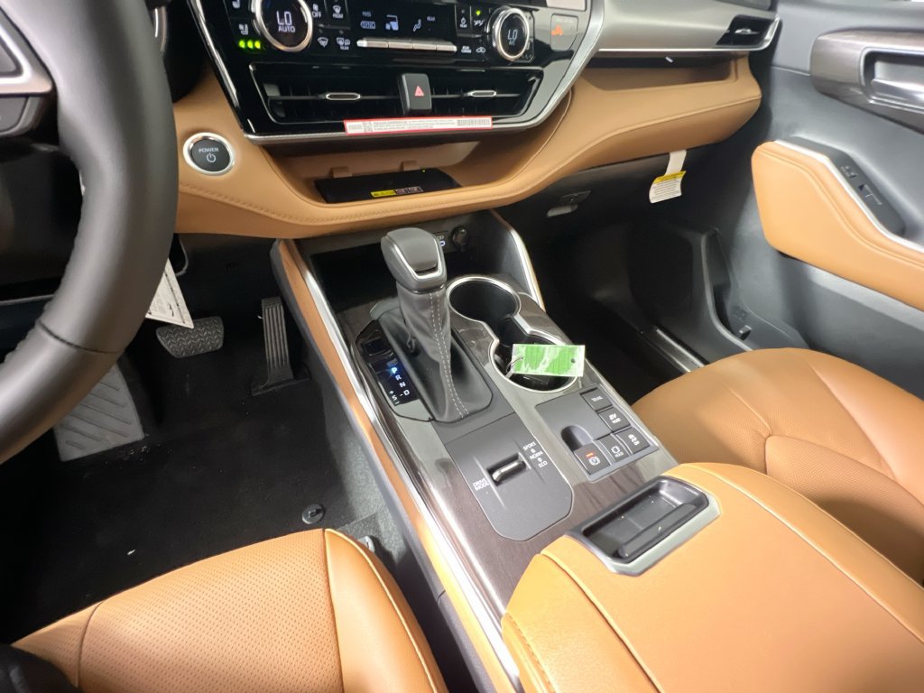 New 2026 Toyota Highlander Platinum AWD/4WD image 22