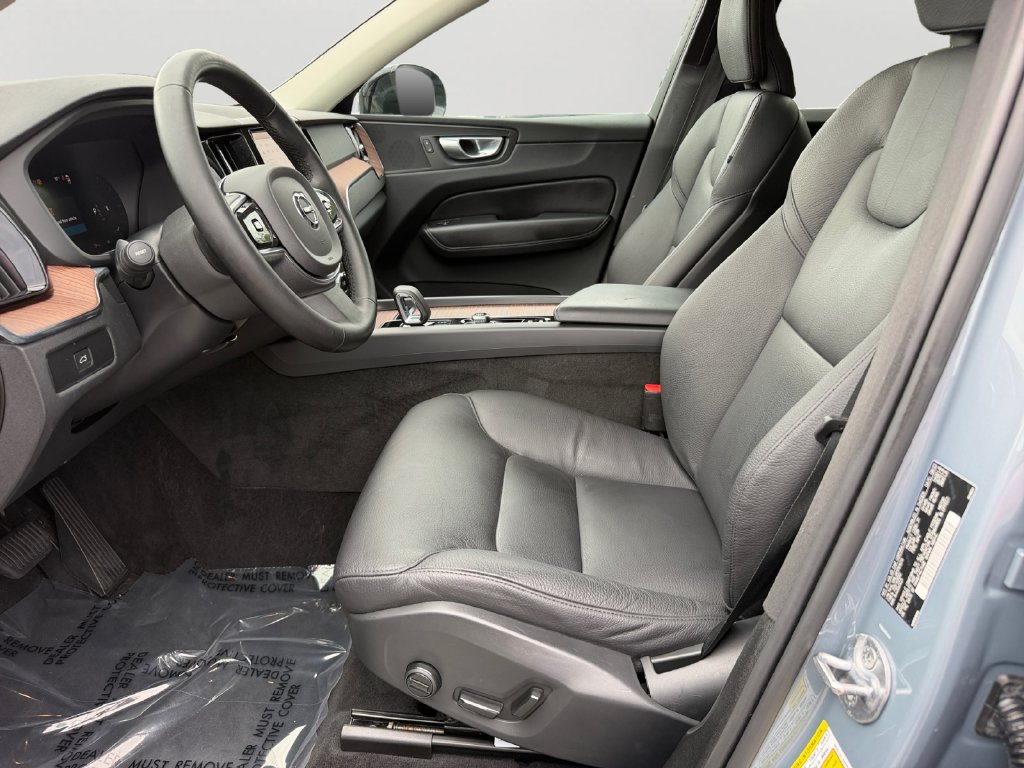 Certified 2024 Volvo XC60 B5 Plus w/ Protection Package Premier AWD/4WD image 16