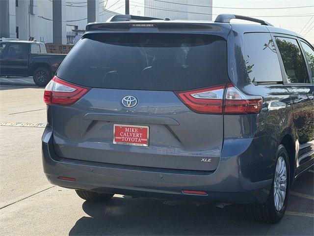 Used 2016 Toyota Sienna XLE w/ XLE Navigation Package image 7