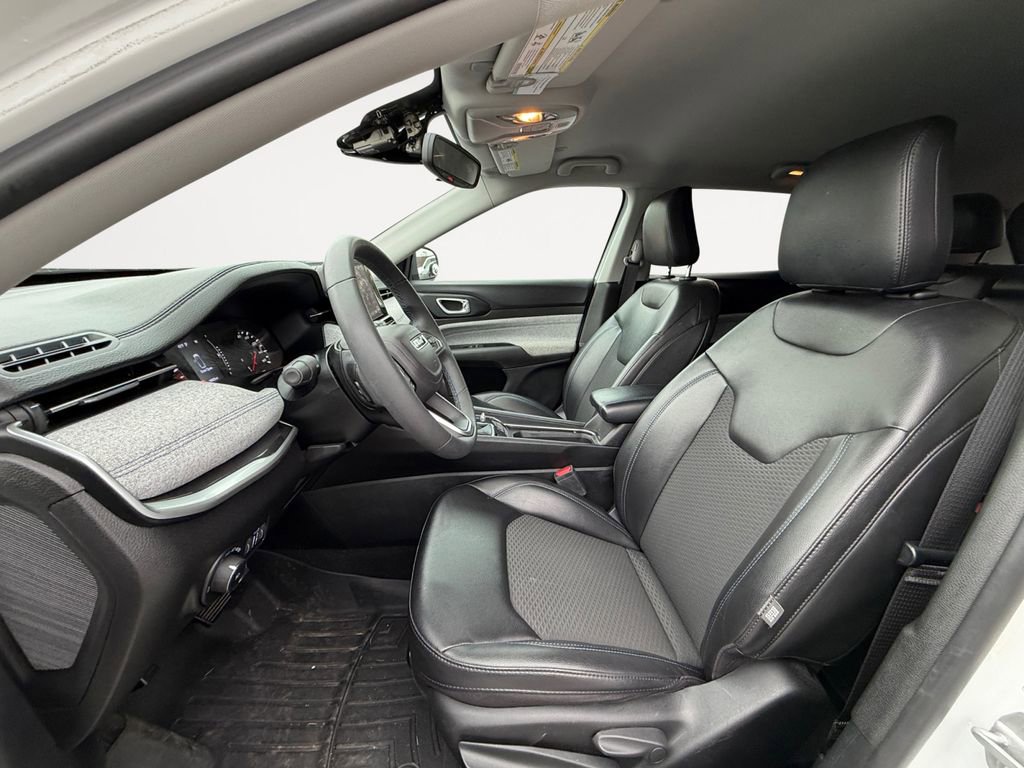 Used 2022 Jeep Compass Latitude image 10