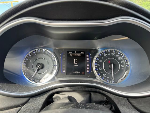 Used 2015 Chrysler 200 Limited FWD image 31