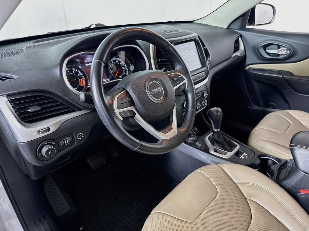 Used 2015 Jeep Cherokee Limited w/ Luxury Group AWD/4WD image 9