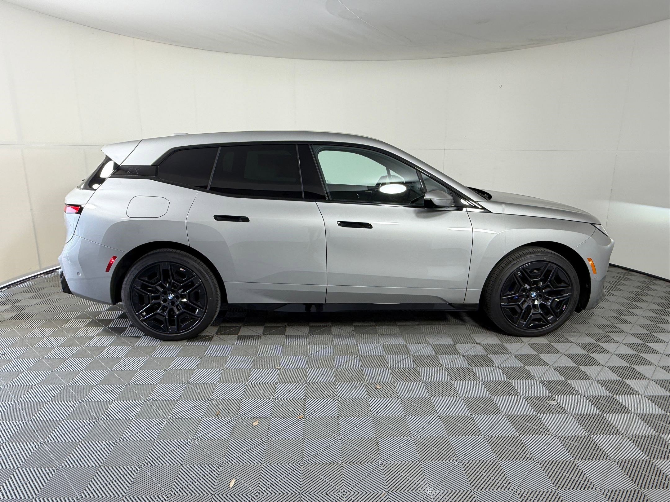 New 2026 BMW iX xDrive45 w/ M Sport Package AWD/4WD image 8