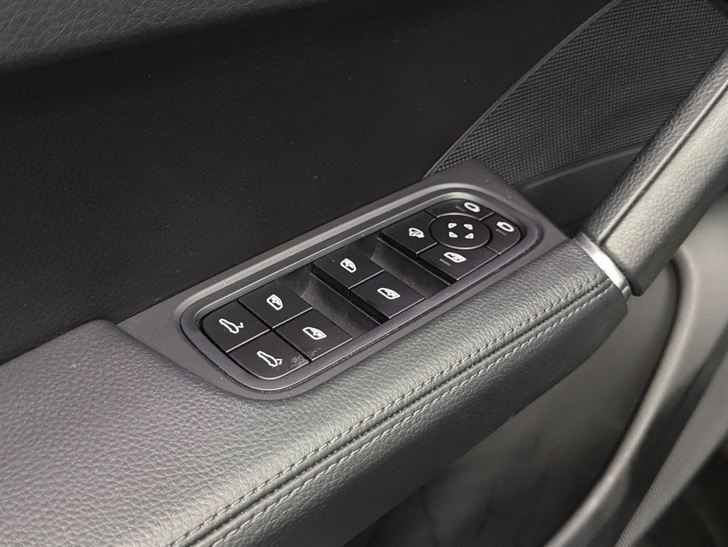 Used 2023 Porsche Cayenne AWD/4WD image 21
