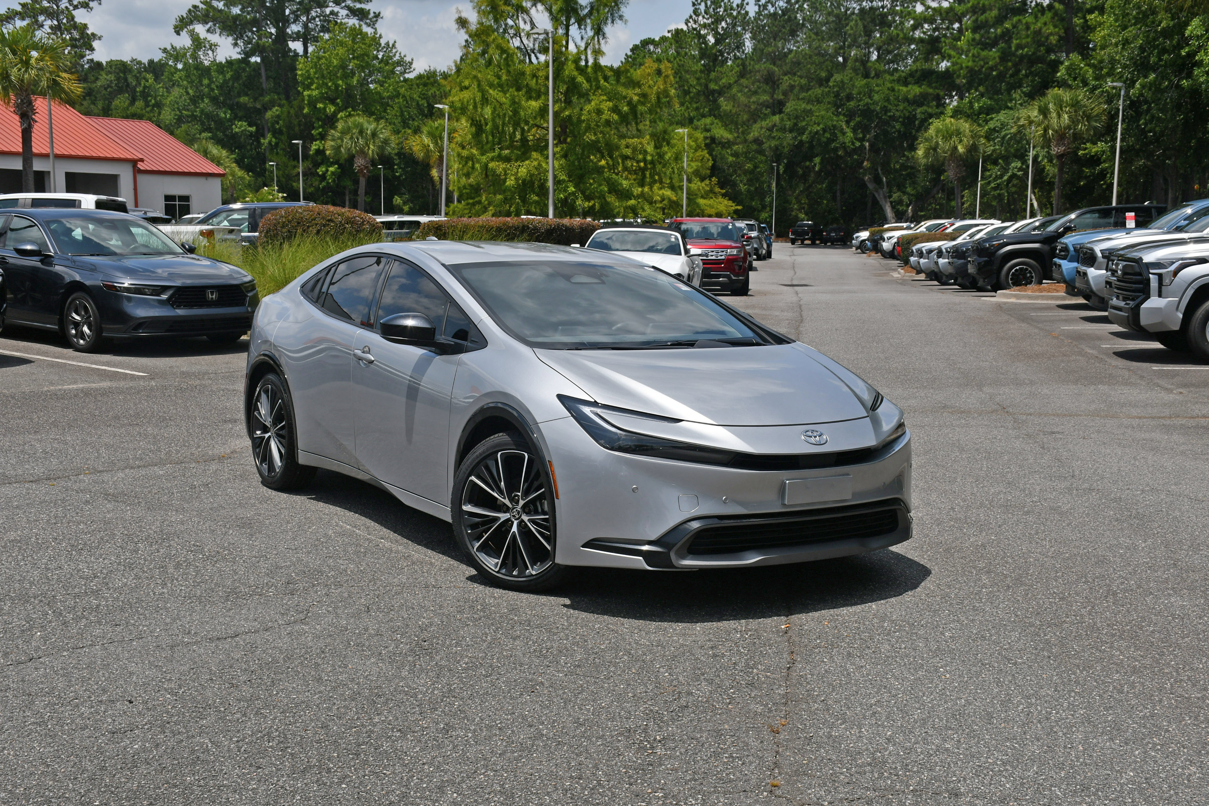 Used 2024 Toyota Prius XLE FWD image 6