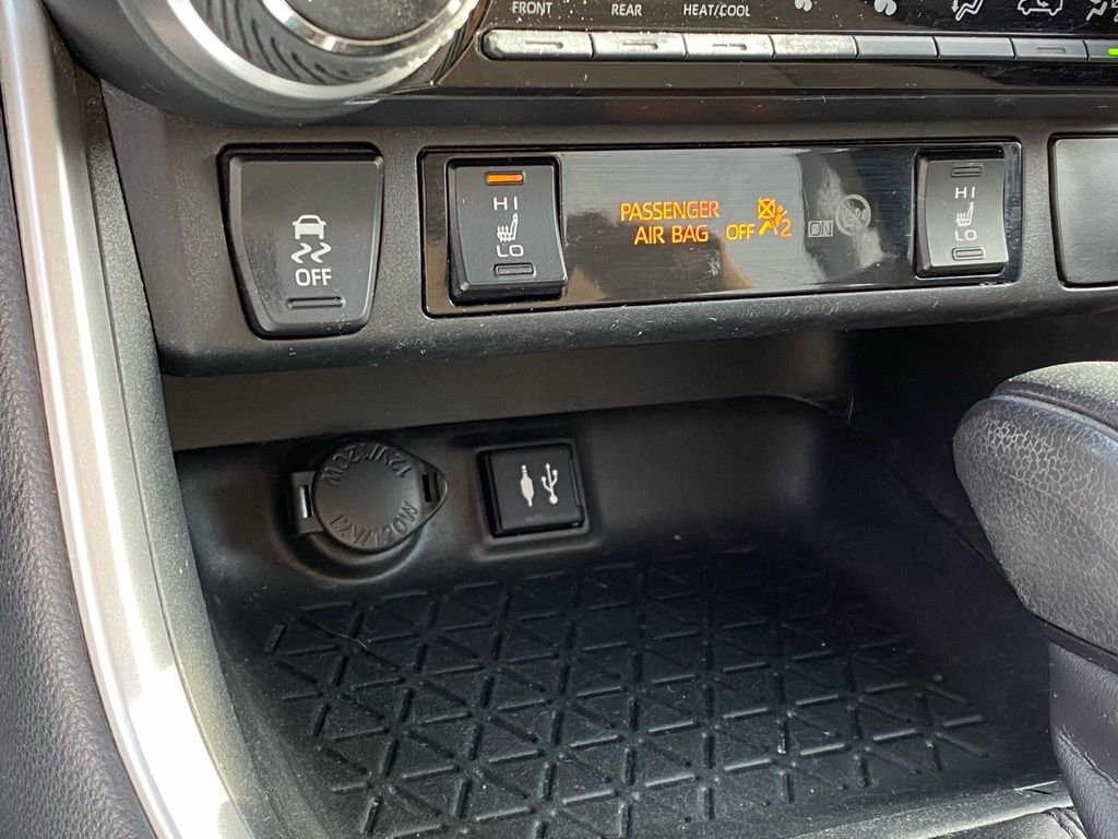 Used 2019 Toyota RAV4 XLE w/ Convenience Package image 18