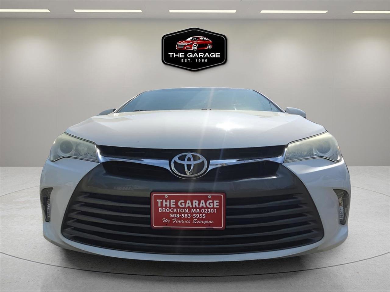 Used 2016 Toyota Camry LE FWD image 2