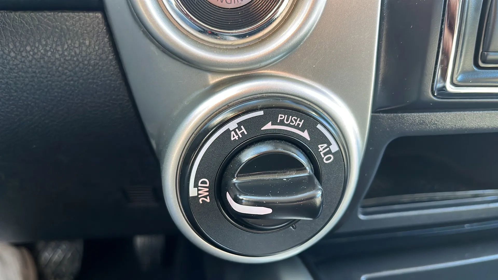 Used 2018 Nissan Titan PRO-4X image 11